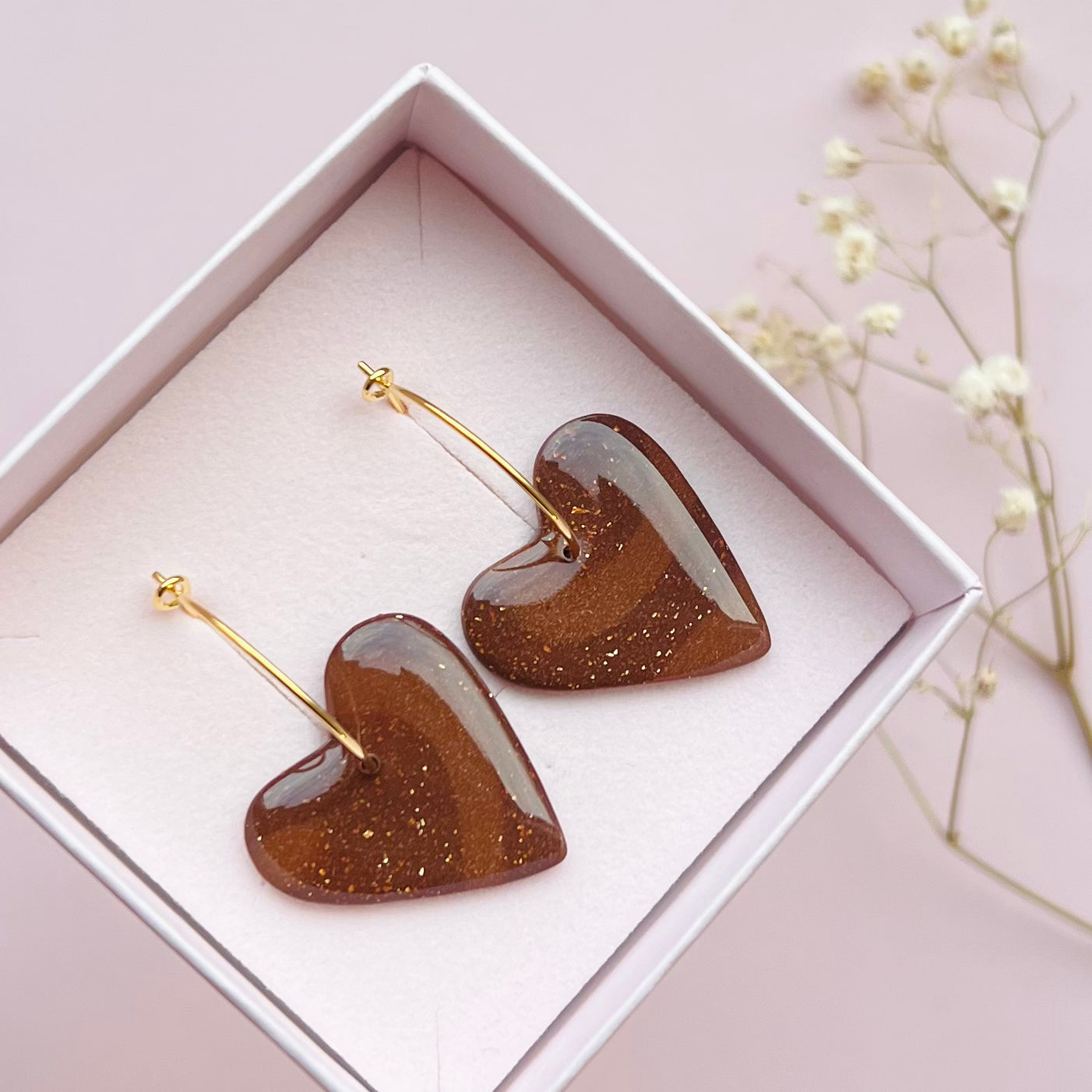 Brune Hjerte-hoops med glimmer